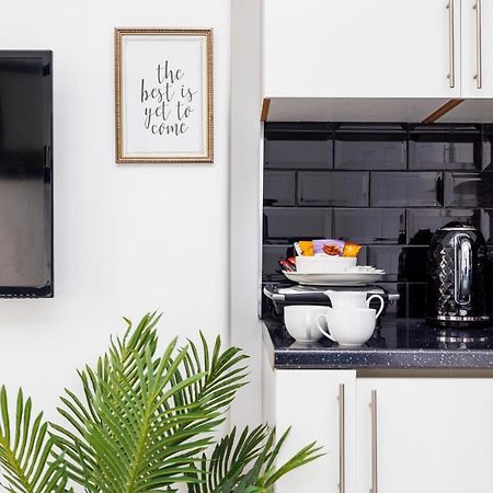 2 Bed Apartment Londen Buitenkant foto