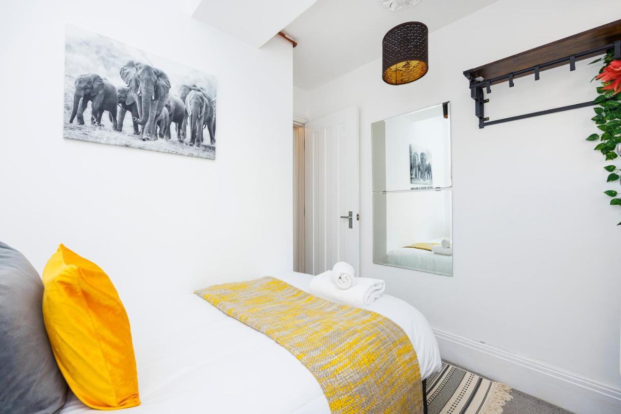 2 Bed Apartment Londen Buitenkant foto